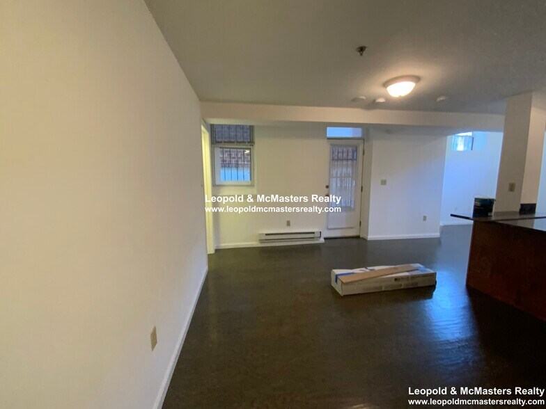 Building Photo - 48 Queensberry St