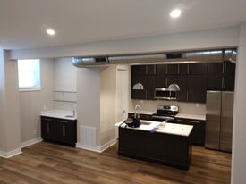 Building Photo - 25 S Plum St