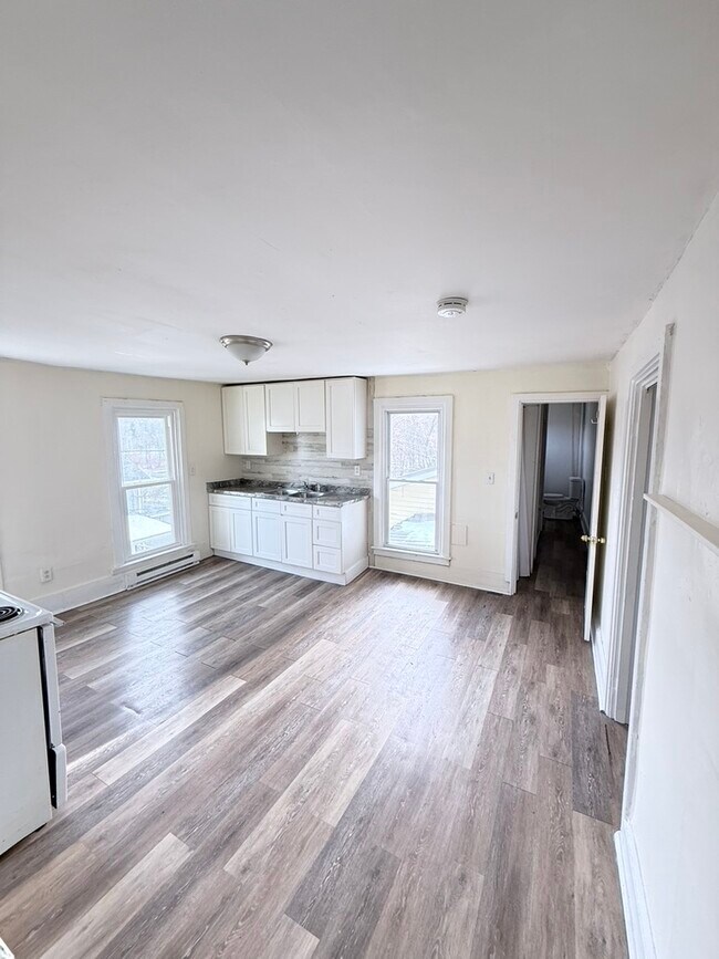 Building Photo - 150 E Market St