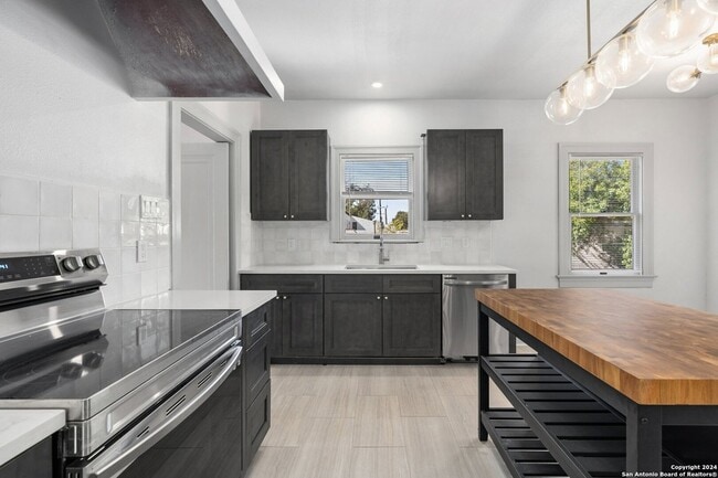 Building Photo - 331 W Elsmere Pl