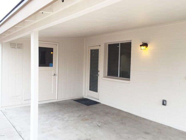 Building Photo - 610 E Malibu Dr