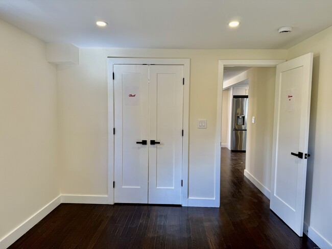 Building Photo - 46 Silvermine Ave