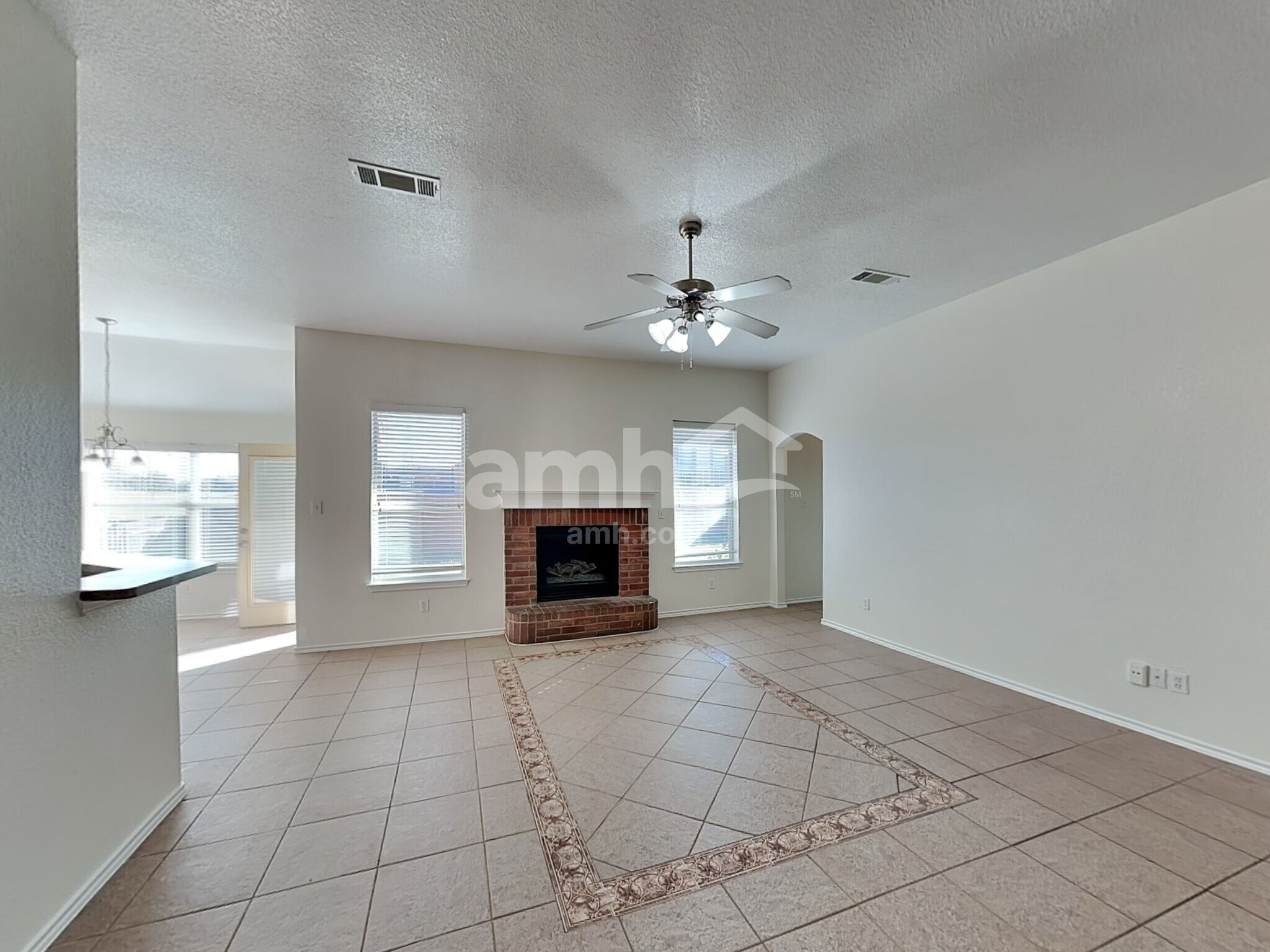 Building Photo - 1620 Northview Dr