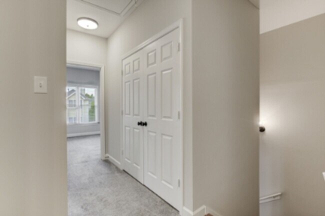 Building Photo - Nice 3 bedroom 2 bath home in the heart of Downtown Memphis - Open To Section 8