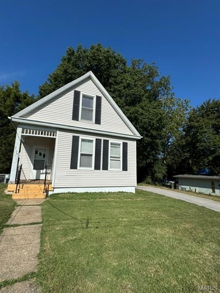 Building Photo - 539 N Elm Ave