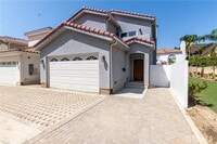 Building Photo - 9246 Cedros Ave