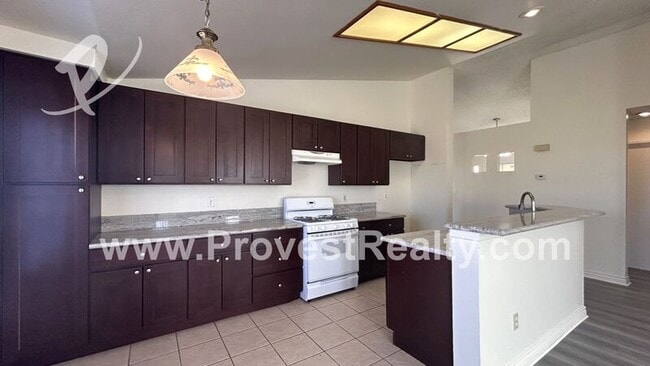 Building Photo - 16400 Nuevo Rd