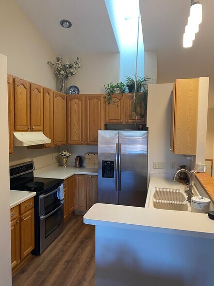 Building Photo - 619 Wellington Dr