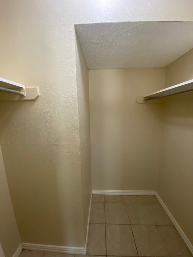 Building Photo - 3024 Tudor Ln