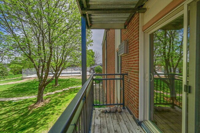 Building Photo - $1,340.95 - 1 Bed, 1 Bath Condo in Denver with In Unit Laundry!