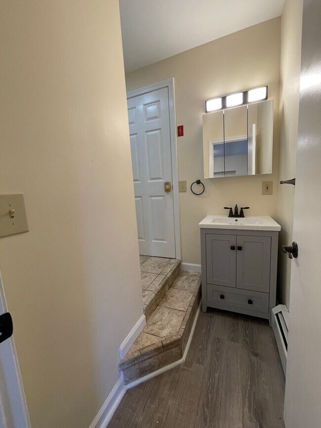 Building Photo - 68 Chase St