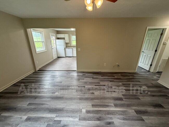Building Photo - 230 Booher Ln