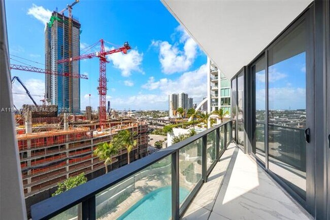 Building Photo - 1000 Biscayne Blvd