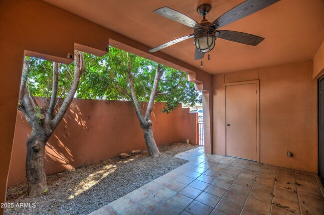 Building Photo - 4303 E Cactus Rd