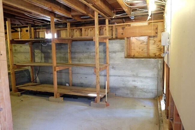 Building Photo - 1242 Susana Street