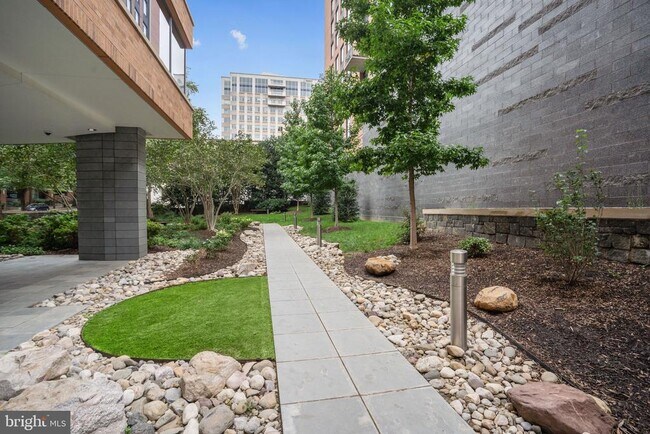 Building Photo - 2001 15th St N