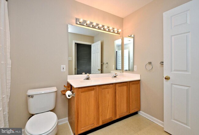 Building Photo - 3435 Westview Dr