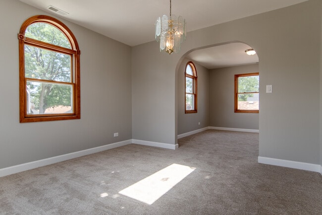 Building Photo - 301 Bohland Ave