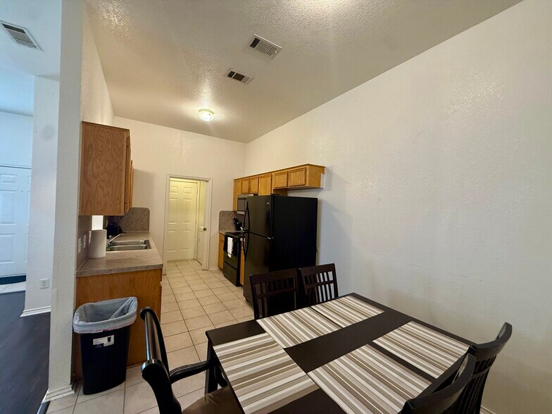 Building Photo - 4302 Alleeta Dr