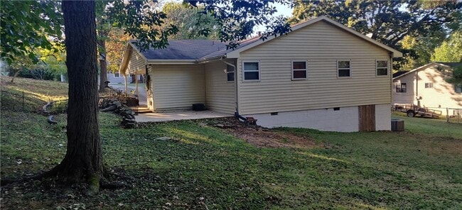 Building Photo - 1350 N Kings Dr