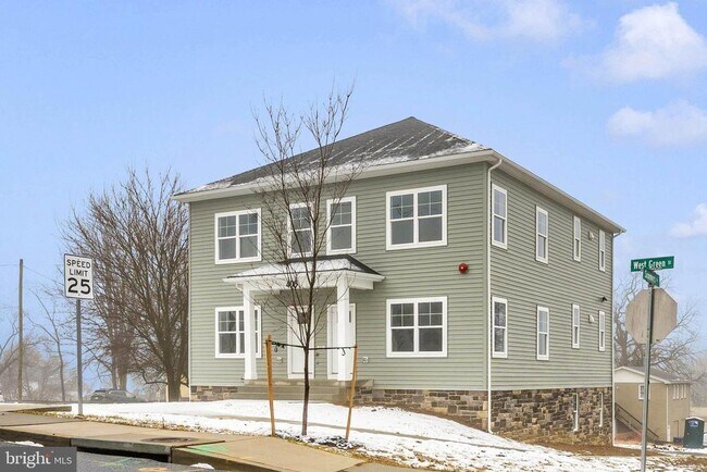 Building Photo - 406 W Green St