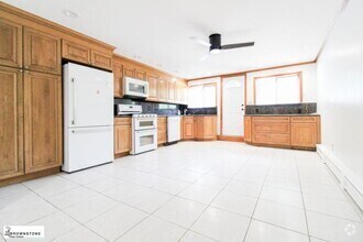 Building Photo - 3 bedroom in BROOKLYN NY 11231