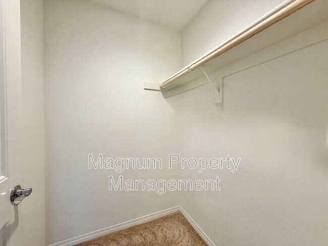 Building Photo - 34124 Thistlewood Ave