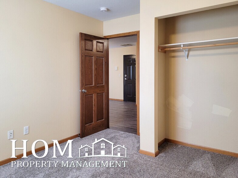 Building Photo - 251 Bunting Ln