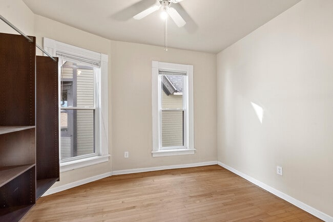 Building Photo - 1115 E Knapp St