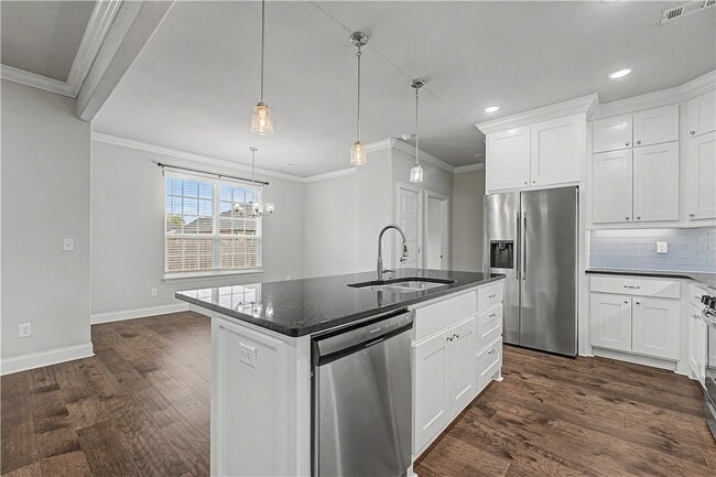 Building Photo - 431 Linda Ln