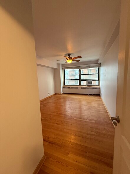 Building Photo - 4230 N Marine Dr