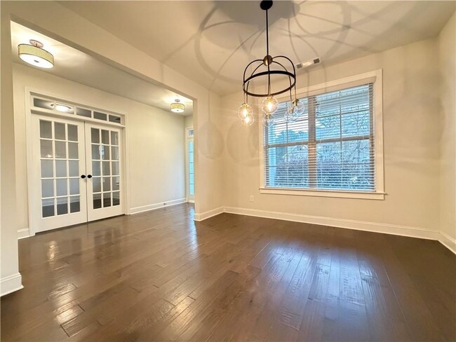 Building Photo - 1545 Dahlia Dr