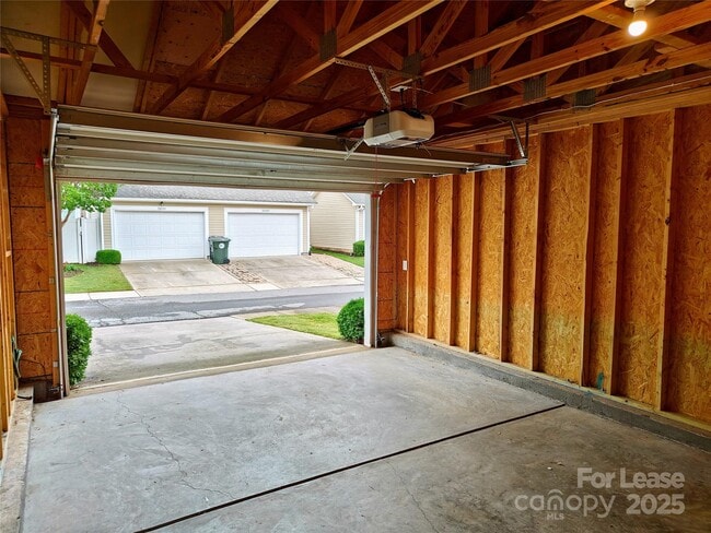 Building Photo - 8230 Viewpoint Lane