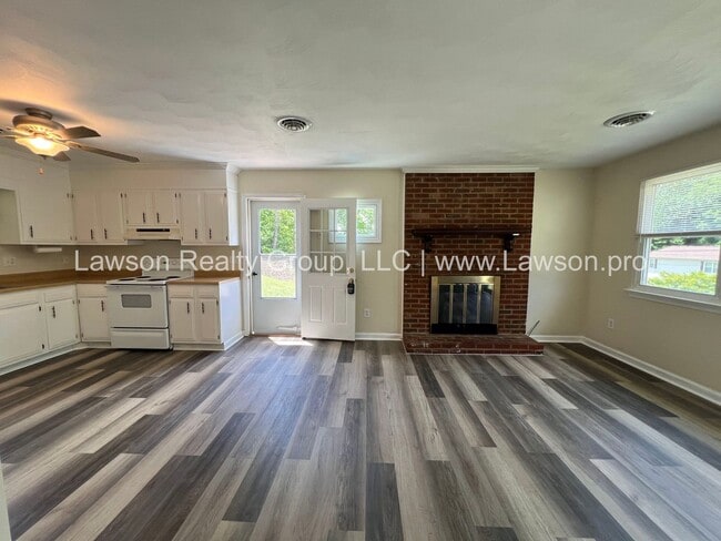 Building Photo - Cozy and Clean on a Cul De Sac-Move In Ready!