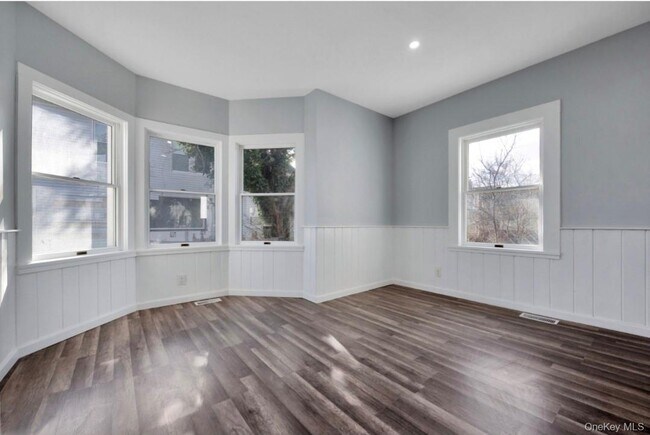 Building Photo - 178 N Ocean Ave