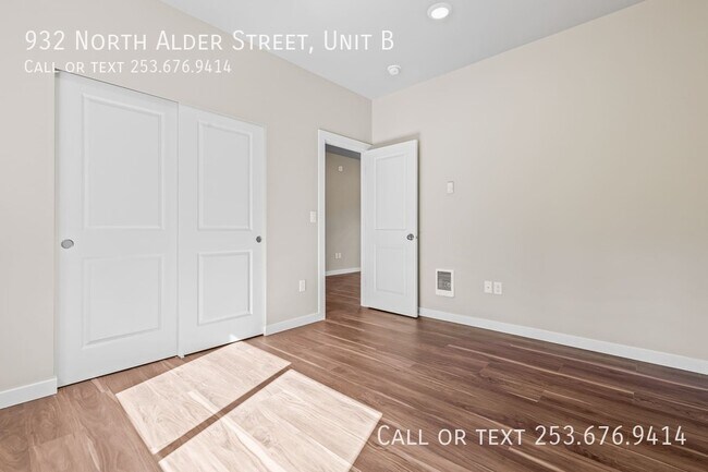 Building Photo - 932 N Alder St
