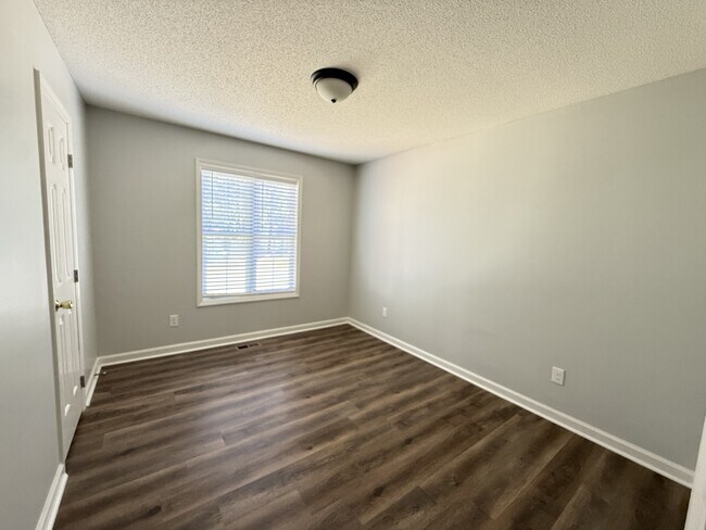 Building Photo - 1112 Amber Acres Ln