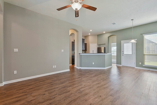 Building Photo - 2133 Dumfries Dr