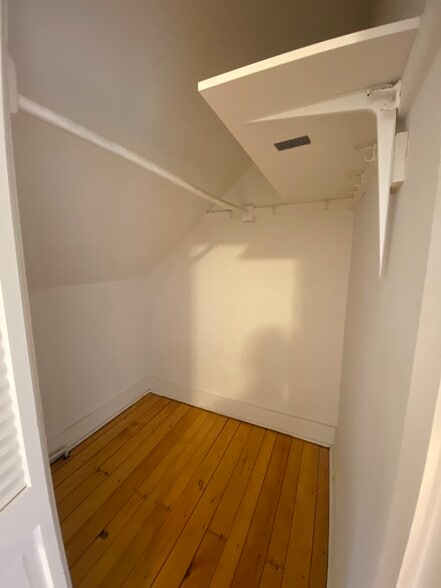 Building Photo - 13 Magill St