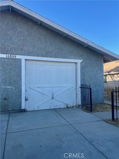 Building Photo - 16535 Pine St