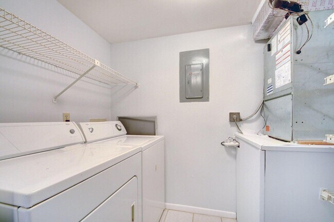 Building Photo - 4844 Sable Pine Cir