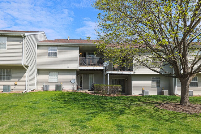 Building Photo - 557 E Shag Bark Ln