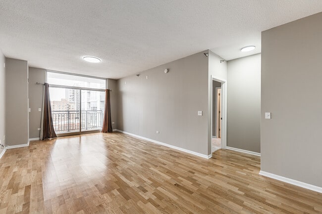 Building Photo - 1134 W Granville Ave