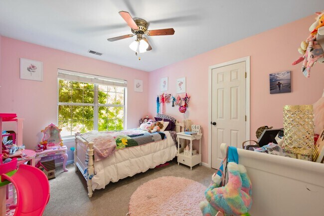 Building Photo - Everything included in rent price!! All ut...