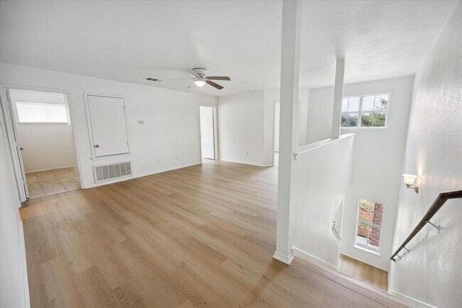 Building Photo - 210 Waterlily Way