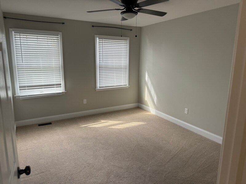 Building Photo - 125 Fieldstone Dr