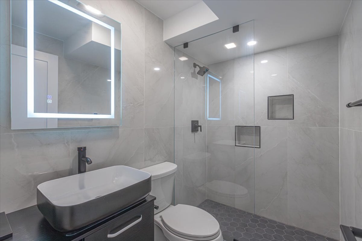 Building Photo - 1732 W Beach Ave