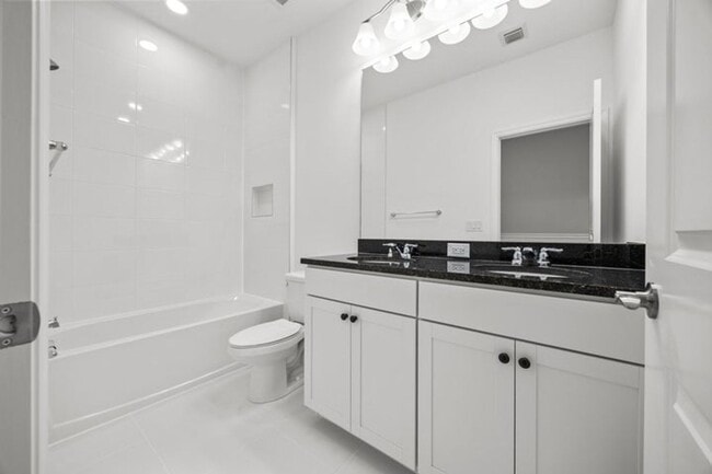 Building Photo - 4520 Longwood Lk Sq