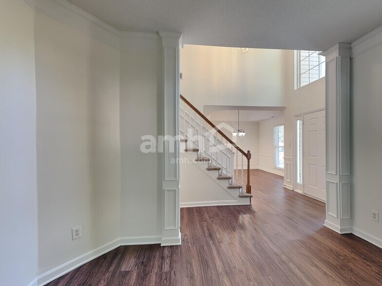 Building Photo - 14519 John Beck Dr