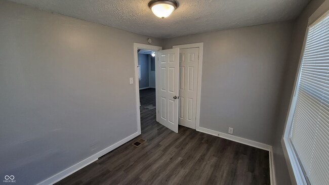 Building Photo - 402 N Bradley Ave